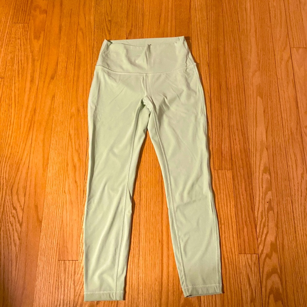 MINT GREEN LULULEMON LEGGINGS SIZE 6 MADE FROM 69% NYLON 31% LYCRA ELASTANE